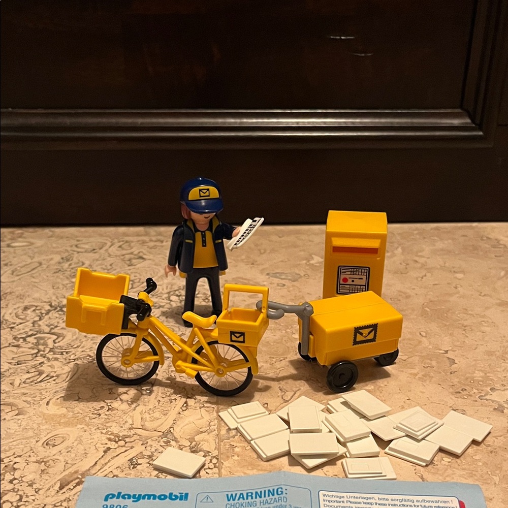 Playmobil (9806) Yellow Postal Delivery Set - Picture 3 of 5